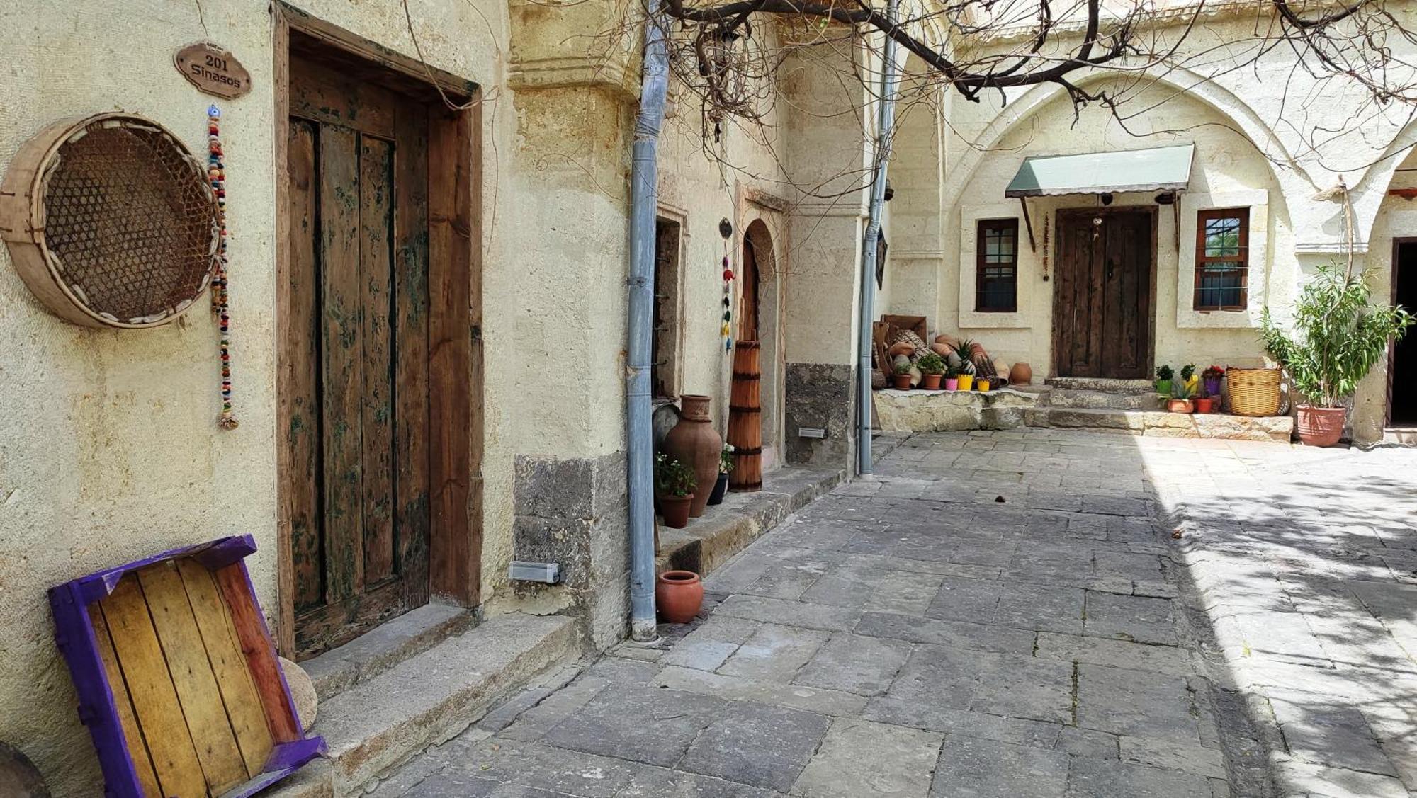 Armesos Cave Hotel أوروغوبْ المظهر الخارجي الصورة
